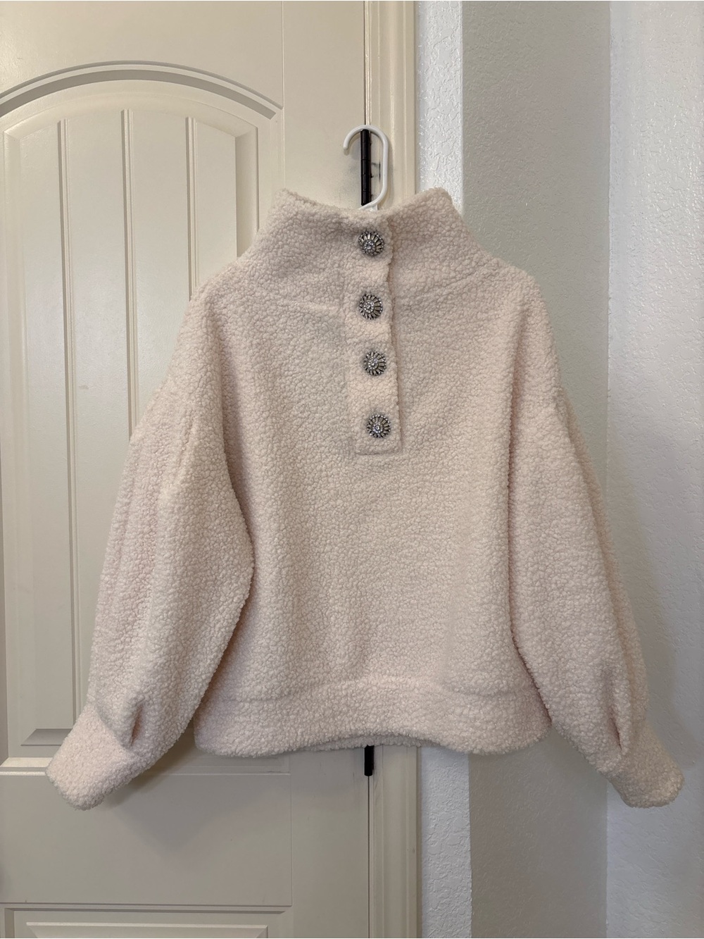 NWT Express Cream Sherpa Pullover Sweater Small Cozy Teddy‎ Fleece Rhinestone